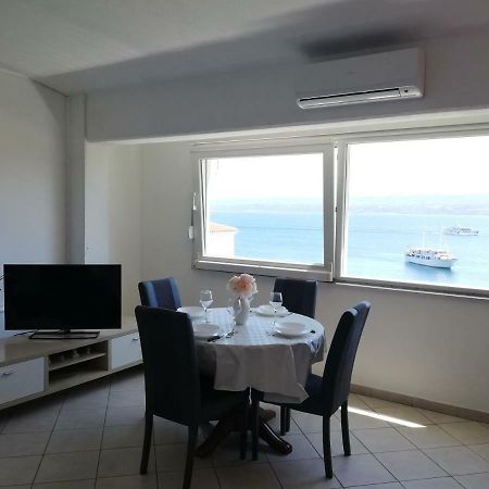 Apartment Petra Дуги Рат Екстериор снимка