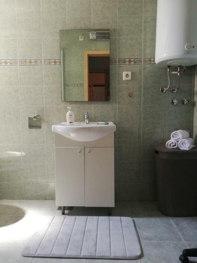 Apartment Petra Дуги Рат Екстериор снимка