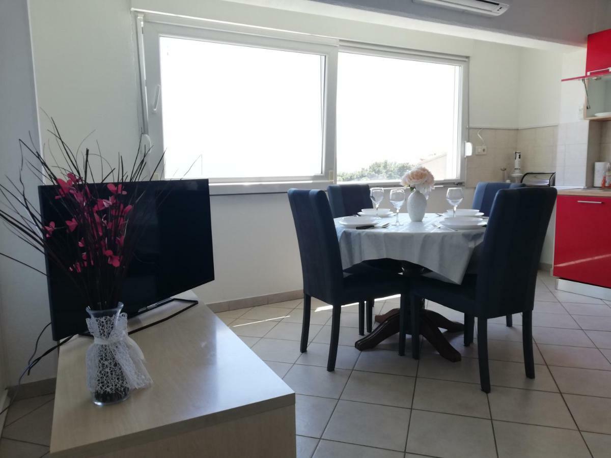 Apartment Petra Дуги Рат Екстериор снимка