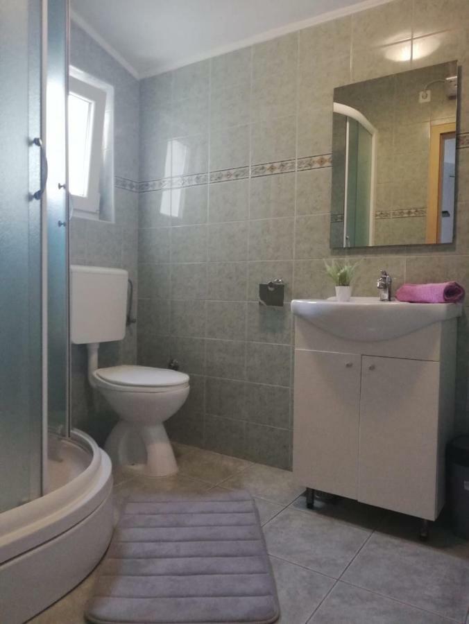 Apartment Petra Дуги Рат Екстериор снимка