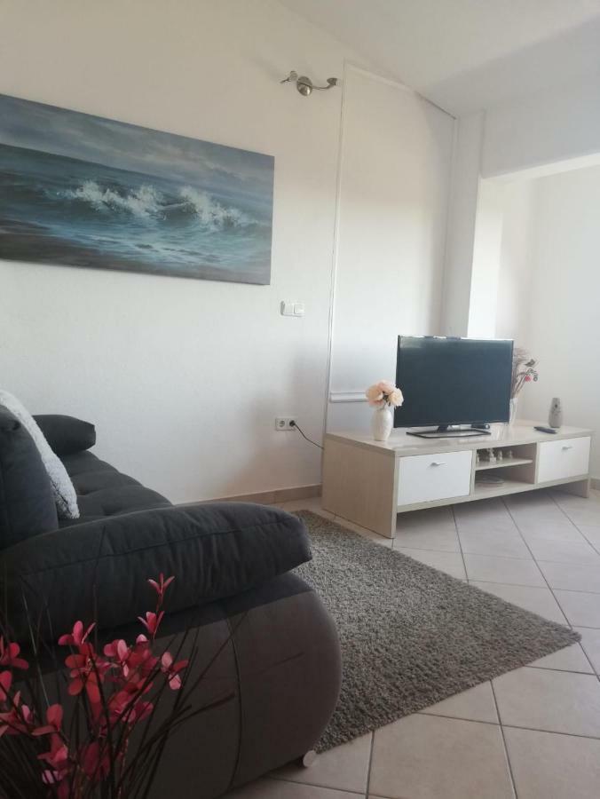 Apartment Petra Дуги Рат Екстериор снимка