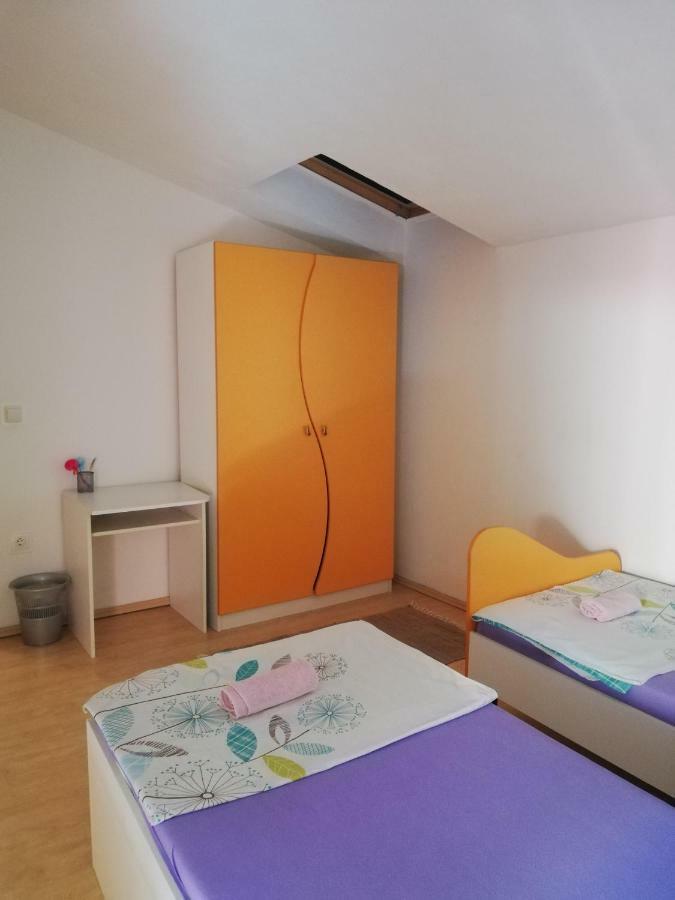 Apartment Petra Дуги Рат Екстериор снимка