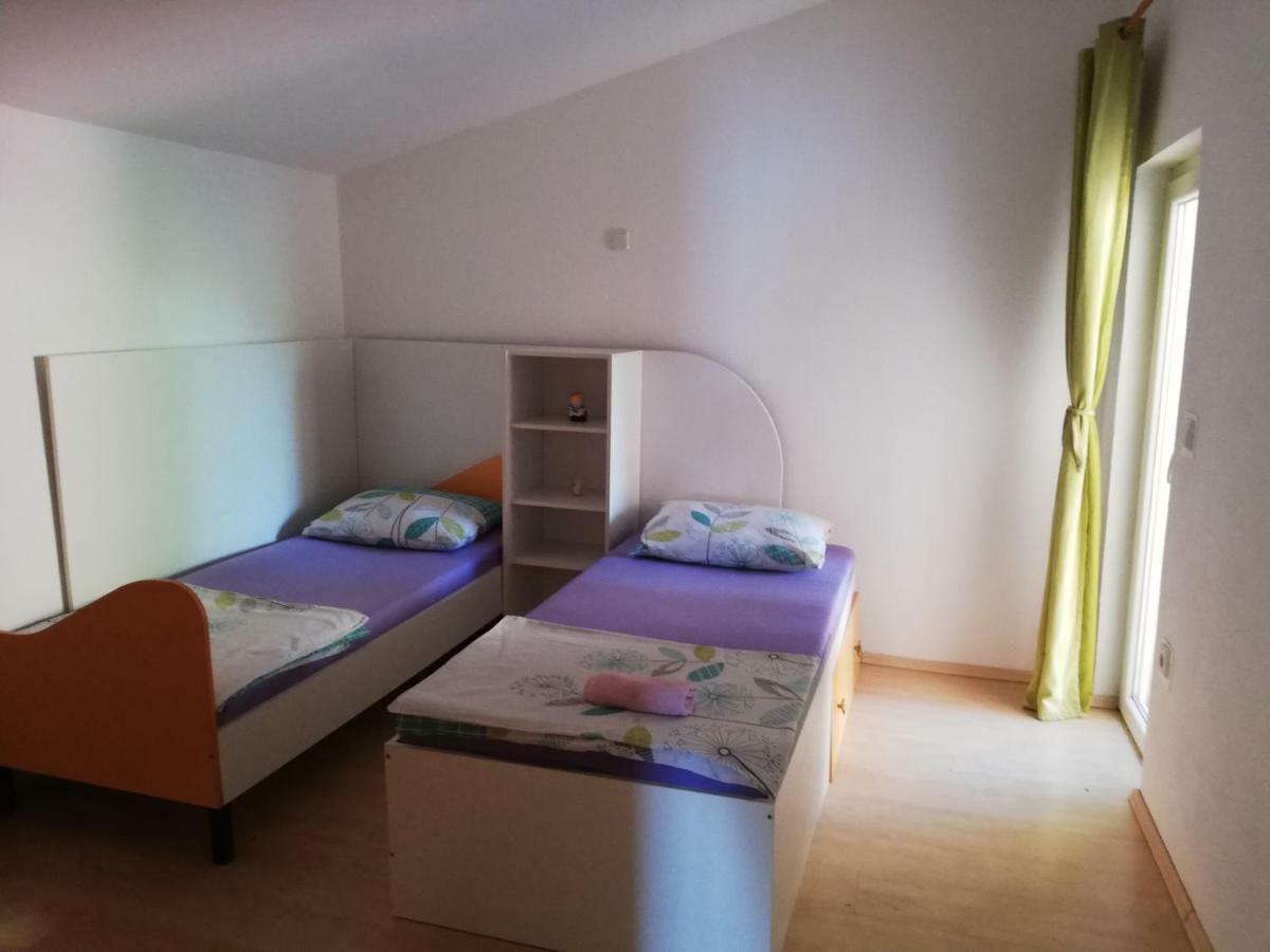 Apartment Petra Дуги Рат Екстериор снимка